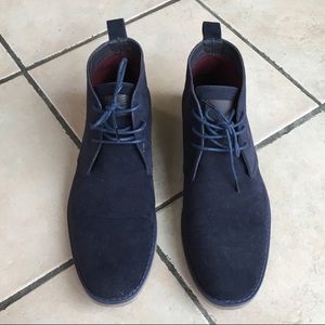 Like-new men’s shoes